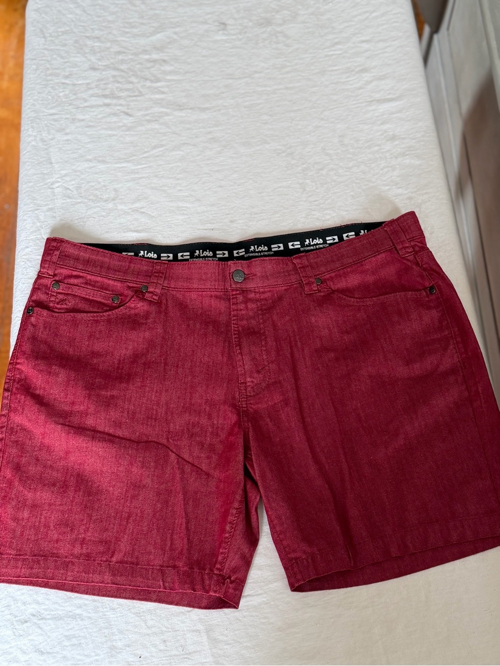 Men’s Lois Extensible Red Denim Shorts Size 40